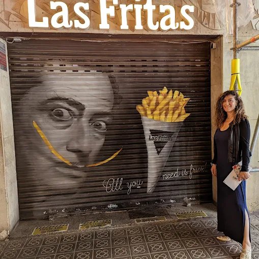 Mural de Dalí en la persiana de Las Fritas